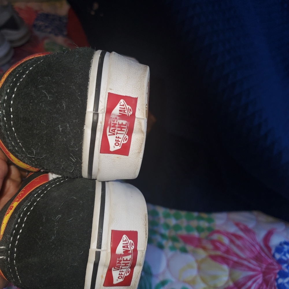 shoes - Picture 3 of 3